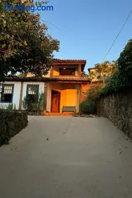Casa Rústica - 3 vagas de garagem - Pet Friendly com vista para Serra de São José - até 8 hóspedes - Image 2