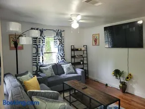 Attractive 2 Bedroom Home in Grove Hill - Image 3