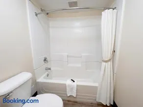 Cedar Inn - Image 4
