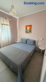 Garlis Apartments - Image 3