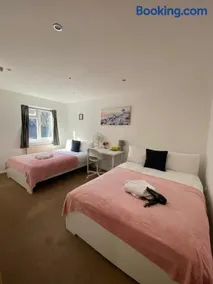 Fabulous Private Bedrooms near Euston Station, Central London - Image 3