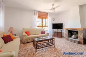 Villa Manolita in the area of Busot with 5 bedrooms and large private swimming pool - Image 5