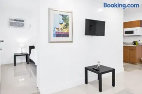 Miami Designer Apartment Unit 1 - Image 3