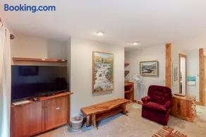 Ski Hike Getaway - Image 2