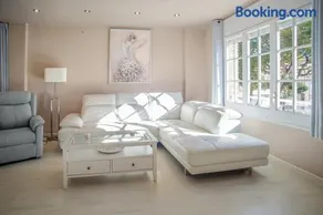 Comodidad y estilo en Gava near the beach 10 minutes - Image 1