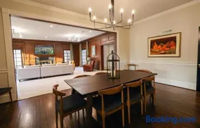 Wood Manor Guest House - Image 4
