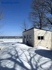 Mini-maison sur le bord du fleuve - Image 3
