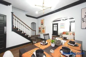The Navel Nalle - Downtown Bungalow, Patio, Parking - Image 4