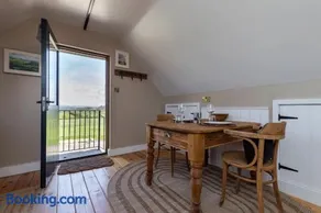 Hayloft with Log Burner and panoramic views - Image 3