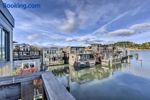 Floating Condos of Commodore 11 - Image 3