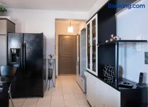 Elegance Sea View Apartment - Image 4