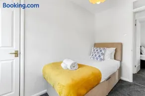 Cozy 3 Bedroom Retreat perfect for family and work travel - Image 5