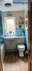 Comfortable Double Bedroom - Image 4