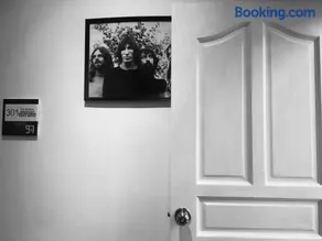97Rock bookstore Hostel - Image 3