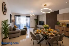 The Black Falcon – Vacation Rental - Image 3