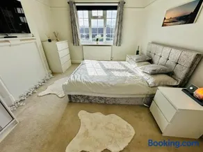 Luxurious 2BR stay in London-GerrardsCross-Wembley-private carpark-short walk to train station - Image 4