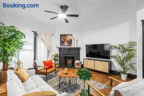 Gorgeous and spacious Thomasville Downtown home - Image 4