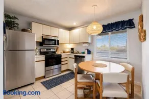 Pet Friendly Suite with Kitchen and Patio - Pool and Hot Tub - Image 1