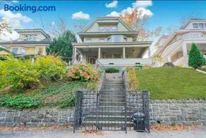 A Private Suite 15 min from Manhattan - Image 1