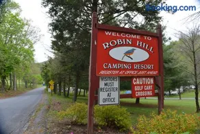 Robin Hill Camping Resort Premium Cottage 10 - Image 3
