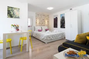 Guest House Babina - Apartments King & Queen - Image 1
