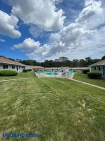 Captain's Lodge Motel - Image 3