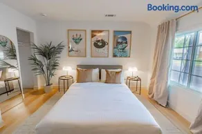 Parkway Boutique Suite 16 - Image 1