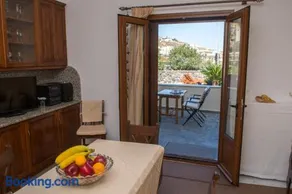 Santorini Vineyard Villa with Heated Pool - Image 2