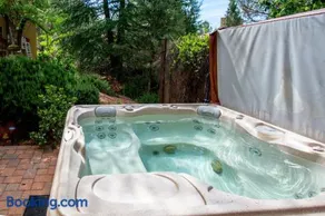 Sedona Wellness Casita with Hot Tub, Outdoor Sauna & Private Courtyard - Image 3
