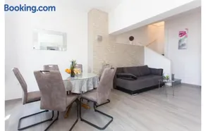 Three-Bedroom Holiday Home In Suhi Potok - Image 4