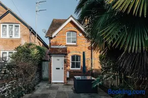 Rose Cottage - Central Henley - Image 2