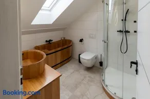 Apartmán nad Bednářstvím s dřevěnou vířivou vanou - Image 4