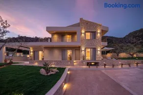 Foneas Bay Villa - Image 1