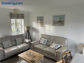 Lees Plaice - Part of the The Bay Filey Holiday Village with pool, gym and direct beach access, pub, restaurant, tennis and meadows walks - Image 3