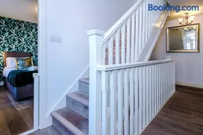 Luxury detached home in 168 Upton Grange - Image 3