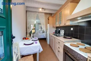 Nandia Studio & Apartment - Image 1