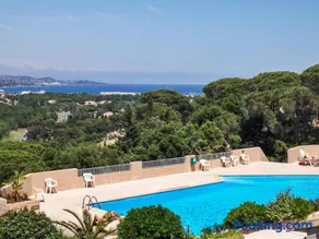 Maison charmante à Cogolin avec vue sur la mer et piscine - Image 1