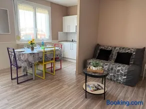 2 logements séparés 2 et 5 couchages au Rez-de-Chaussée à Chambretaud, 5 min Puy du Fou - Image 3