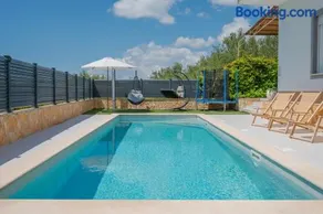 Luxury Villa Kristina with Heated Pool near Omis for 12 Guests - Image 2