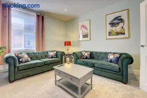 The Nook - A modern 2 bedroom loft with parking - Image 1