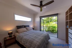 Central Coast-Spacious House 5 minutes drive to beach - Image 3