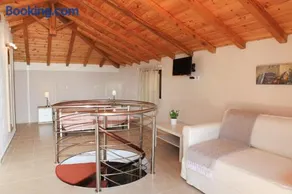 Lina`s Apartment & Maisonette - Image 1