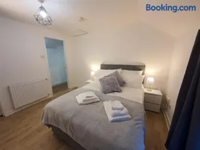 FLAT 2 Seven Cambrian Square First Floor Flat - Image 1
