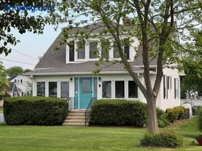 Waterfront Getaway with Pier - Sleeps 10, 4 bedrooms - Image 3