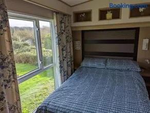 PEACEFUL HOMELY Caravan IN LOVELY CUL DE SAC 1 DOG WELCOME ON REQUEST Littlesea Haven Weymouth - Image 2