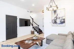 Lakehouse Luxe - Image 3