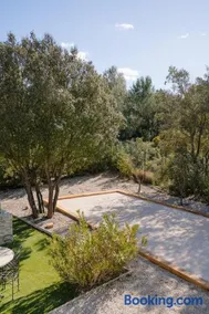Contemporary Villa in Provence with pool, ideal for 6 Guests - Image 2