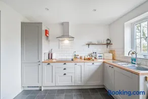 Poacher's Cottage - Image 4