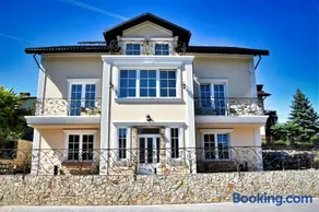 Willa Różana - Apartamenty i Pokoje Gościnne - Image 3