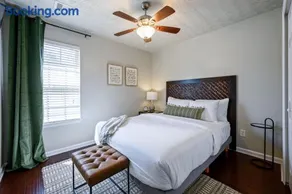 Stay In This Chic Townhome Near Olde Rope Mill - Image 5